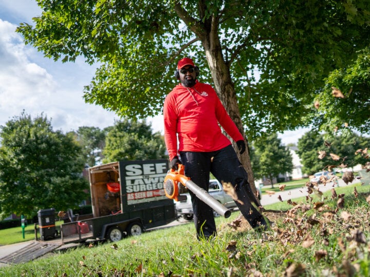 How to Price Lawn Care Services [Pricing Chart and Formula]